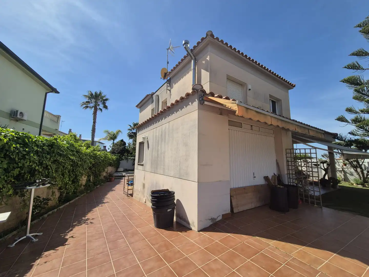 Außenansicht von Haus oder Chalet zum Verkauf in Roda de Berà mit Heizung, Privatgarten und Terrasse