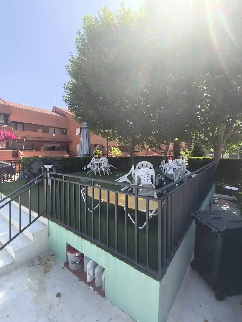 Terrasse von Einfamilien-Reihenhaus zum Verkauf in Getafe mit Klimaanlage, Heizung und Privatgarten