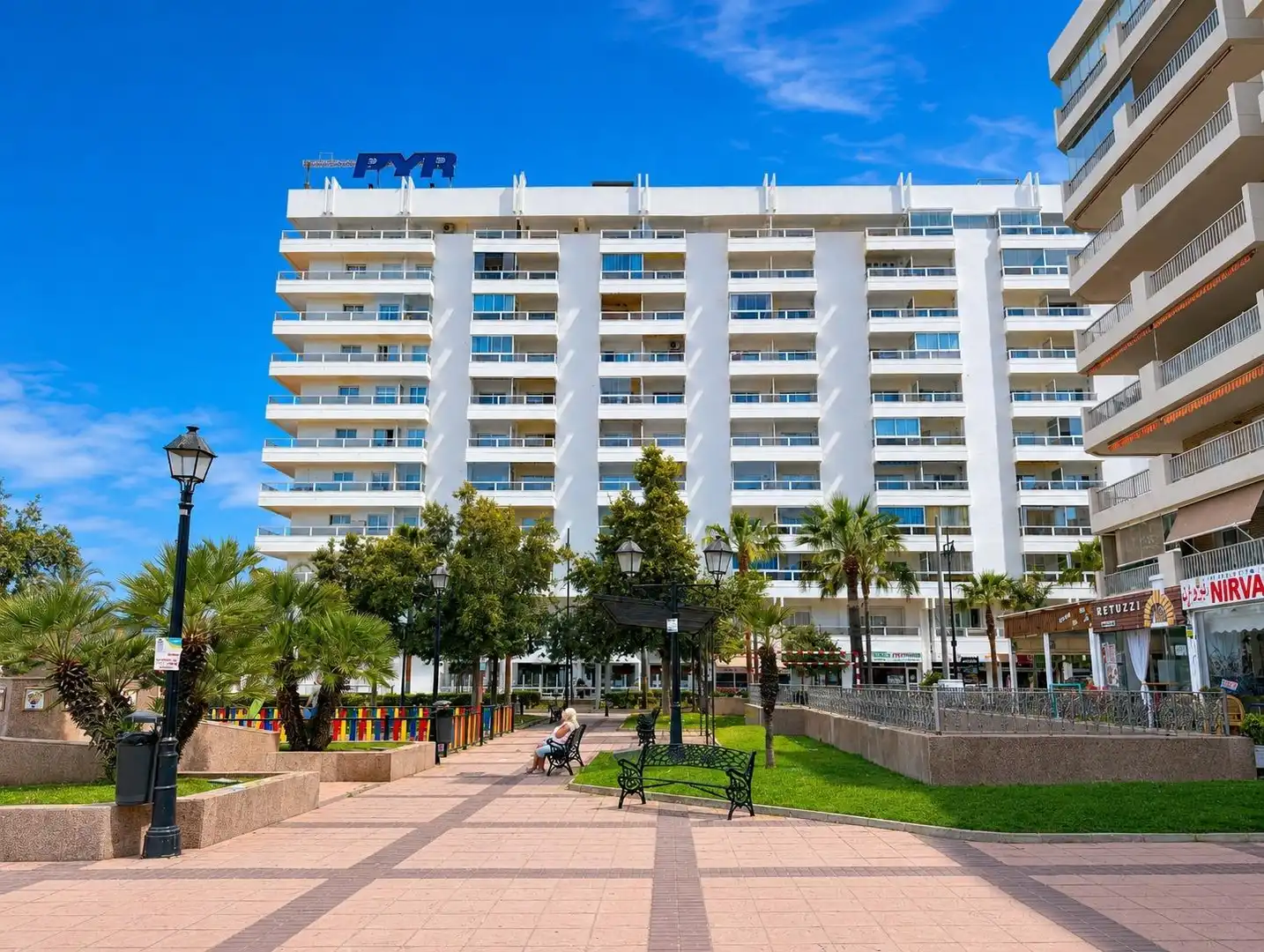 Vista exterior de Estudi en venda en Fuengirola amb Piscina comunitària