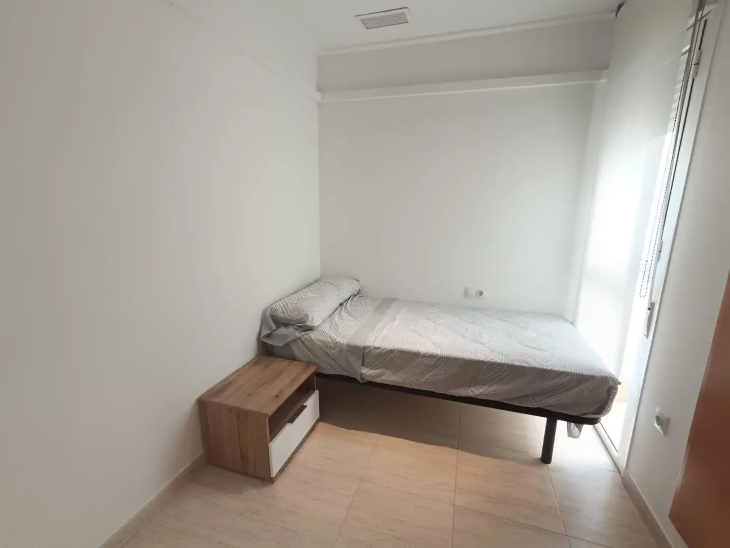 Schlafzimmer von Dachboden zur Miete in Elche / Elx mit Klimaanlage und Heizung