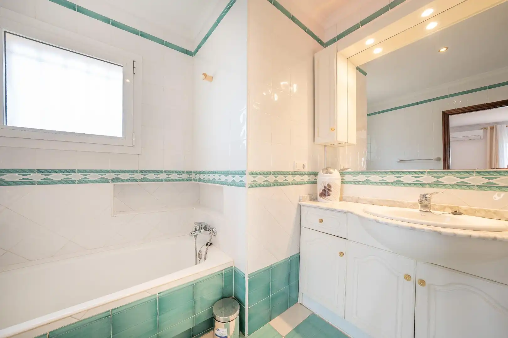 Bathroom of Houses for sale in Jávea / Xàbia  with Air Conditioner, Heating and Private garden