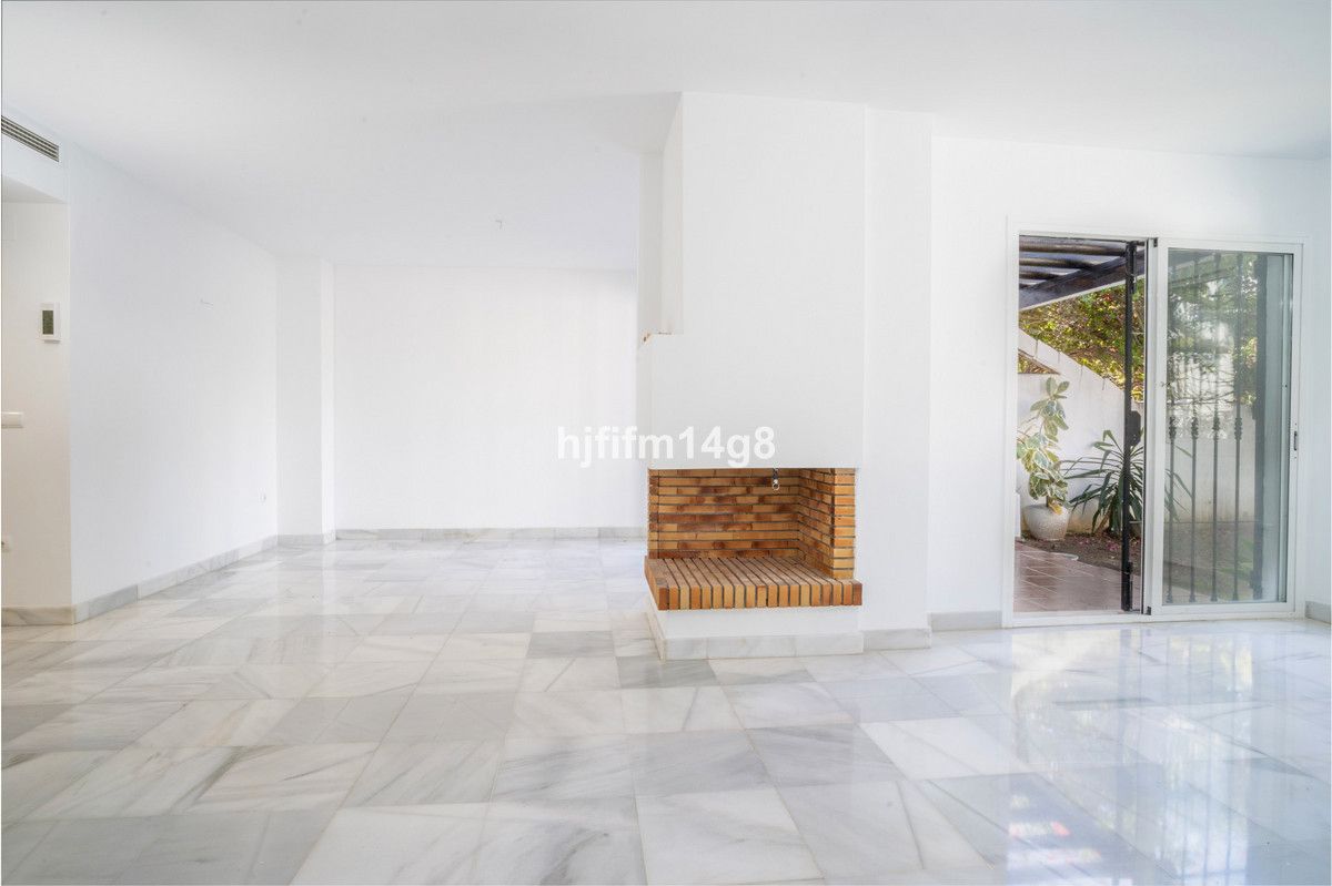 Sala d'estar de Casa o xalet en venda en Marbella