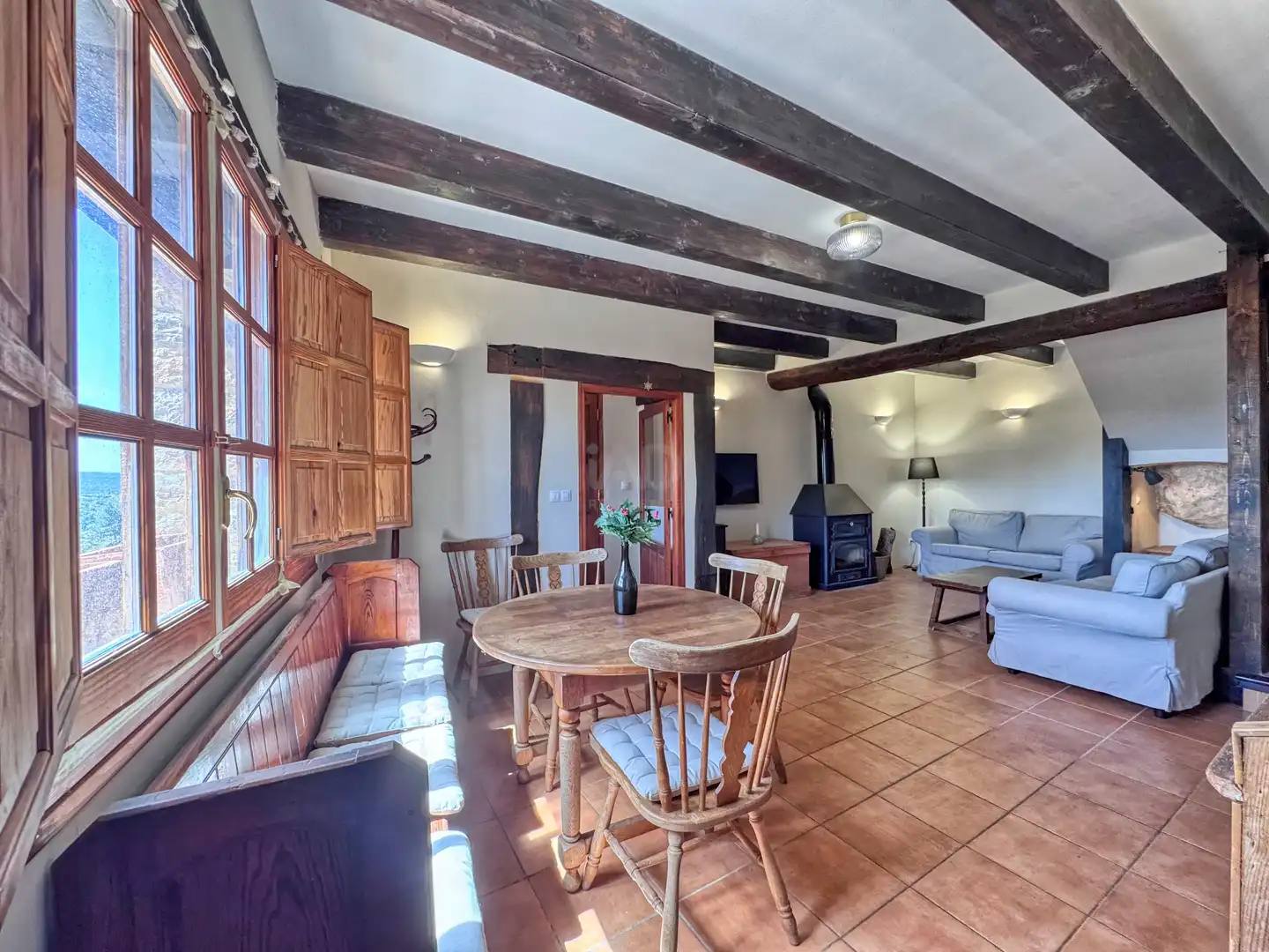 Sala d'estar de Finca rústica en venda en Rubielos de Mora amb Calefacció i Terrassa