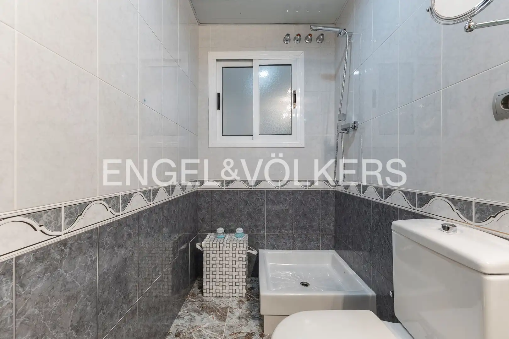 Baño de Casa o chalet en venta en Barcelona con Calefacción, Parquet y Balcón