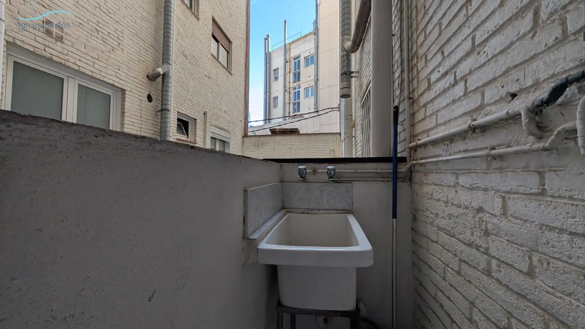 Terraza de Apartamento en venta en Barcelona con Calefacción y Parquet