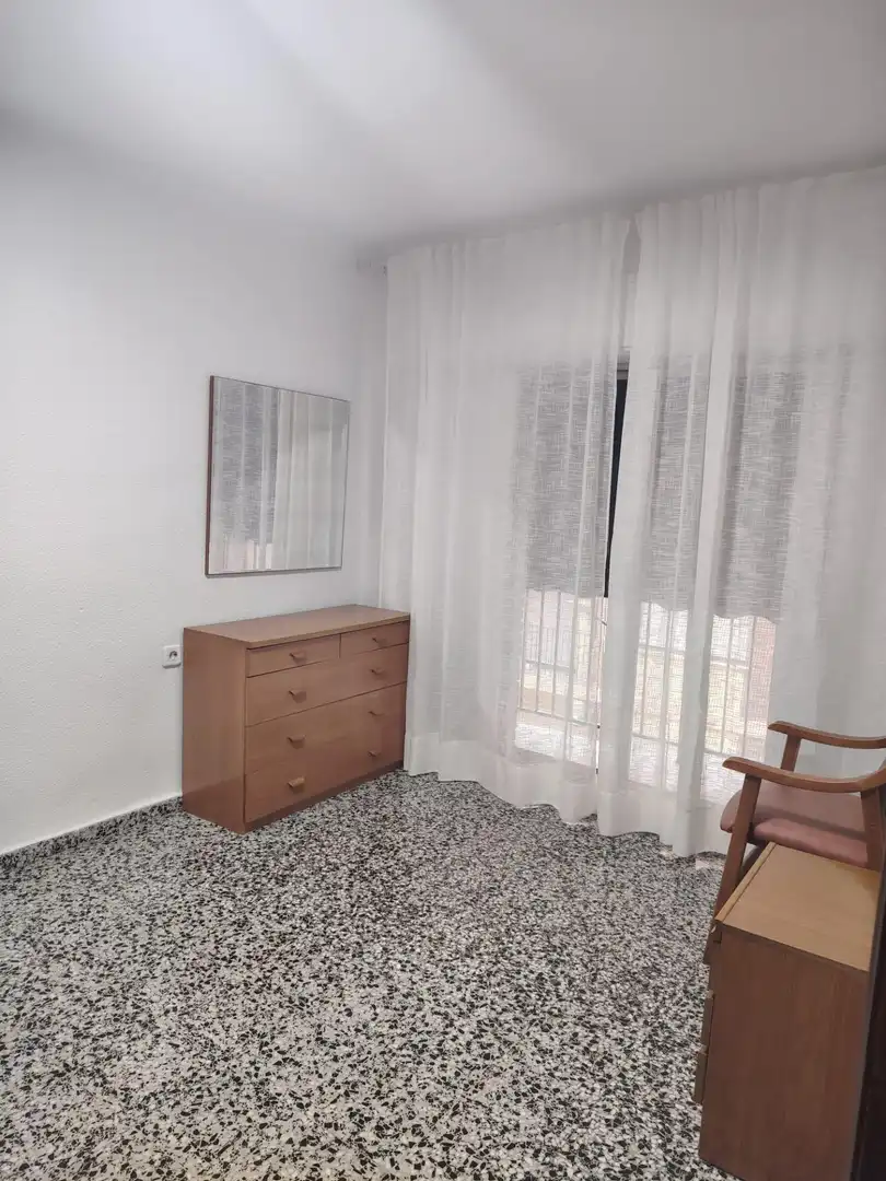 Schlafzimmer von Wohnung zur Miete in Mislata mit Klimaanlage, Heizung und Balkon