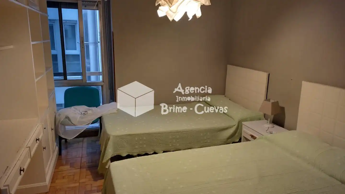 Habitación de Piso de alquiler en Oviedo  con Calefacción