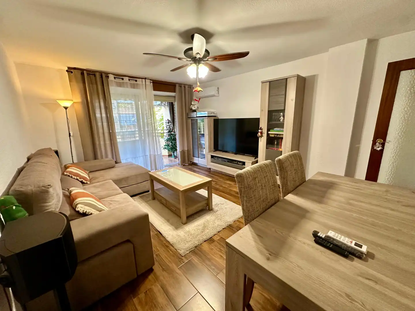 Sala de estar de Piso en venta en Alicante / Alacant con Aire acondicionado, Terraza y Amueblado