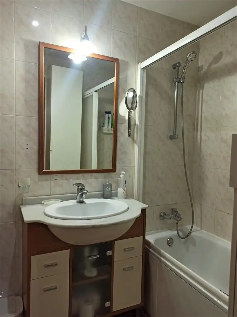 Badezimmer von Wohnungen zum Verkauf in Murcia mit Klimaanlage und Möbliert