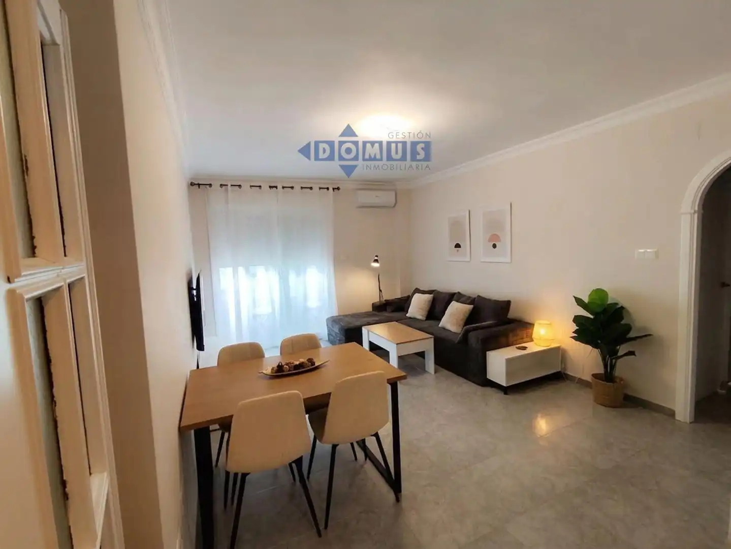 Sala d'estar de Pis de lloguer en Ronda amb Terrassa i Moblat