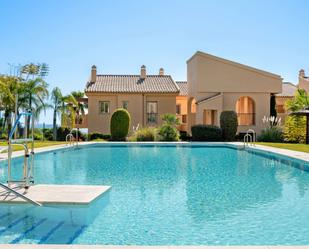 Piscina de Apartament en venda en Benahavís amb Calefacció, Jardí privat i Alarma