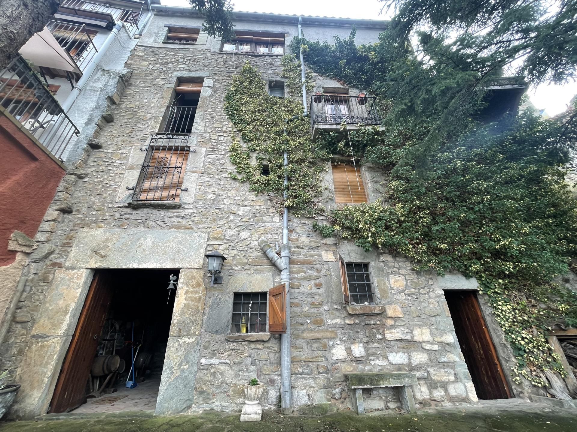 Exterior view of Single-family semi-detached for sale in Santa Maria d'Oló  with Heating and Terrace