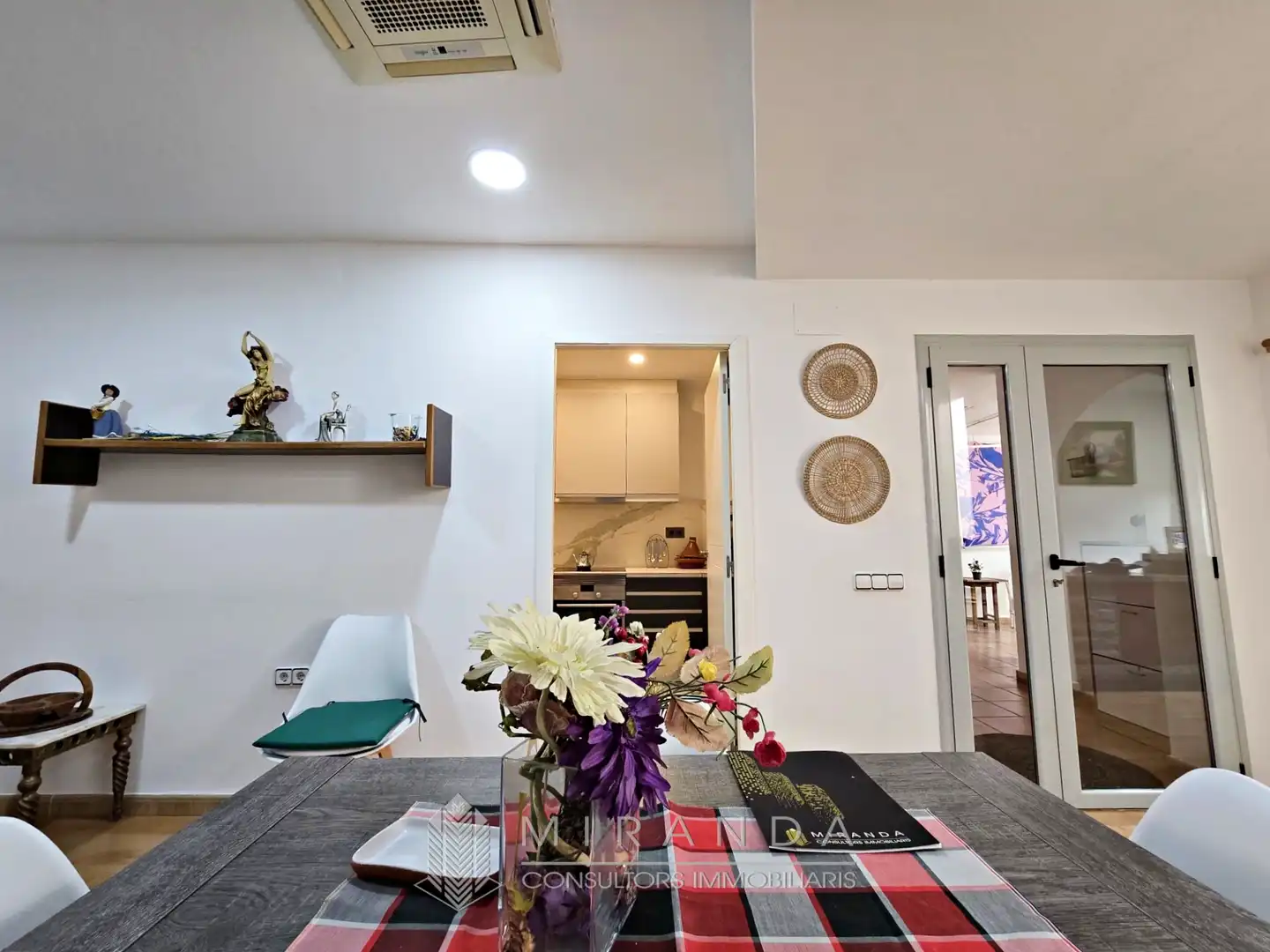Comedor de Casa adosada de alquiler con opción a compra en Breda con Aire acondicionado, Calefacción y Parquet