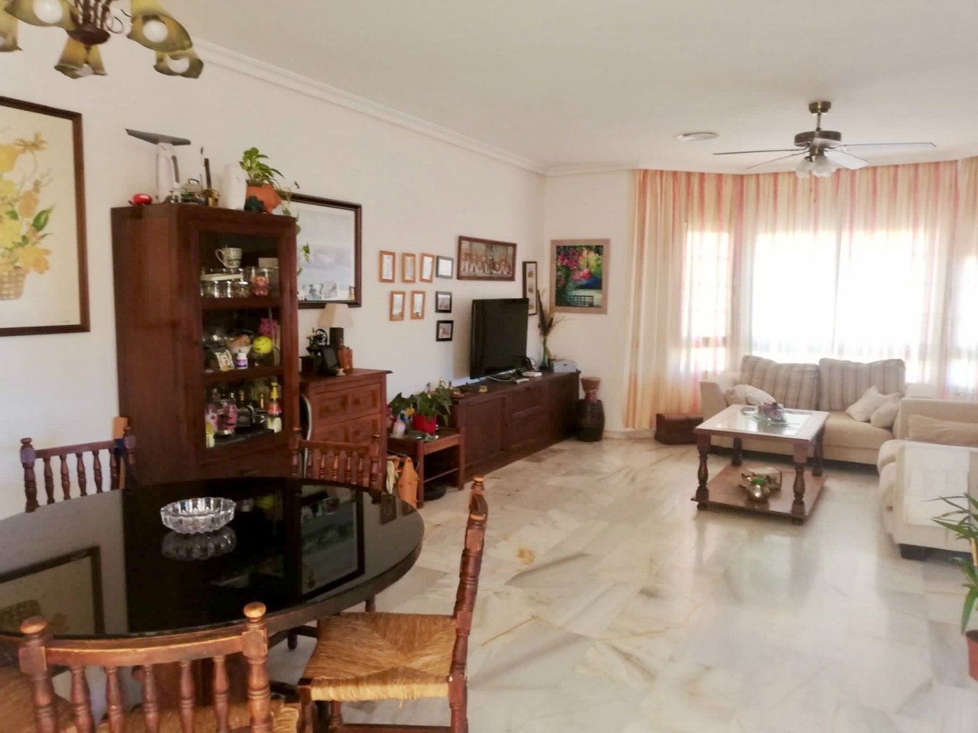 Sala d'estar de Casa o xalet en venda en La Nucia amb Aire condicionat, Jardí privat i Balcó