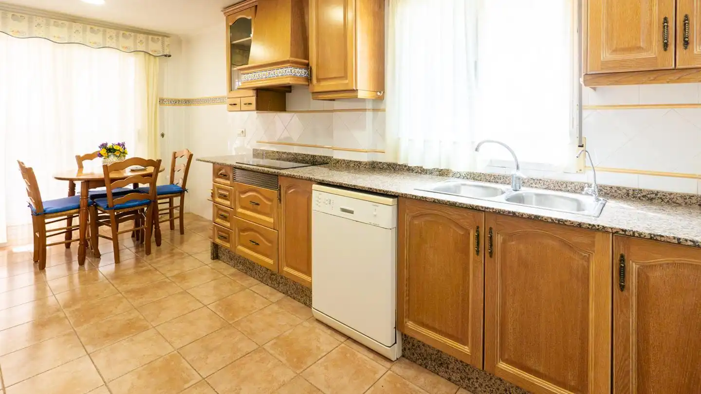 Cuina de Casa o xalet en venda en Elche / Elx amb Aire condicionat, Jardí privat i Terrassa