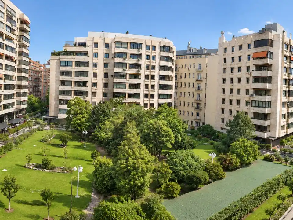 Vista exterior de Pis en venda en  Madrid Capital amb Terrassa i Balcó