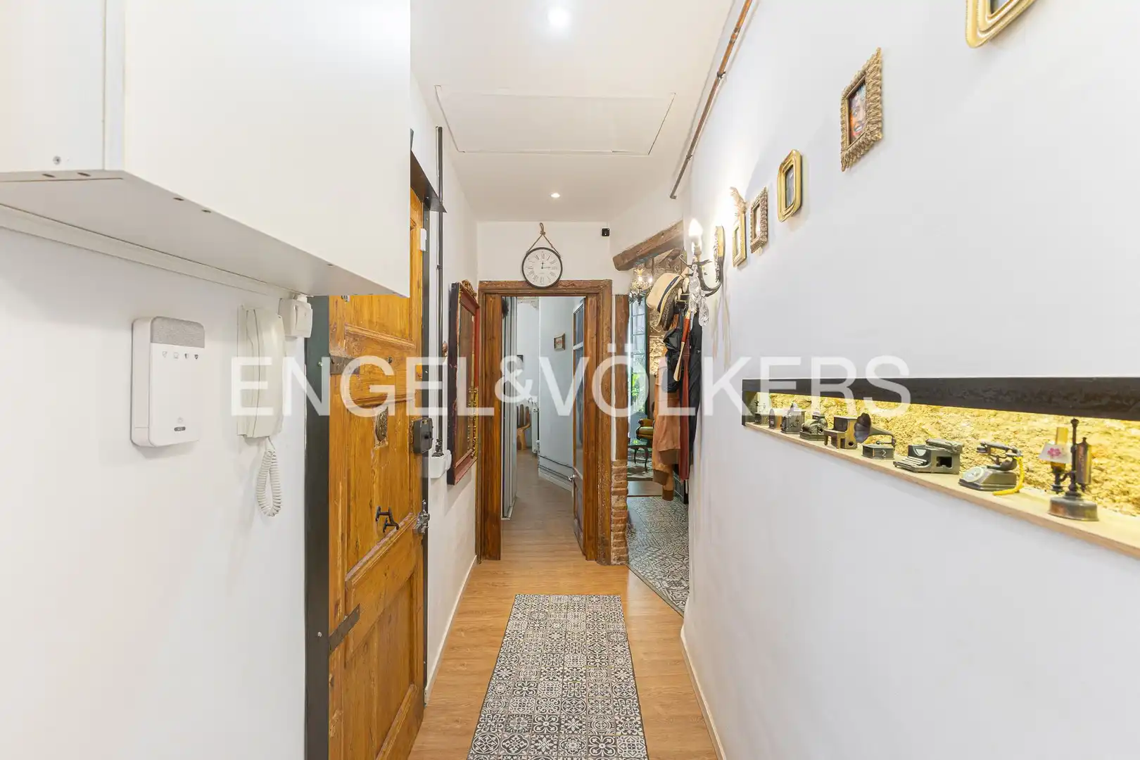 Maisonette zum Verkauf in Barcelona mit Klimaanlage, Heizung und Möbliert