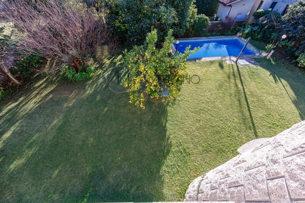 Piscina de Casa o xalet en venda en Nigrán amb Calefacció, Jardí privat i Terrassa