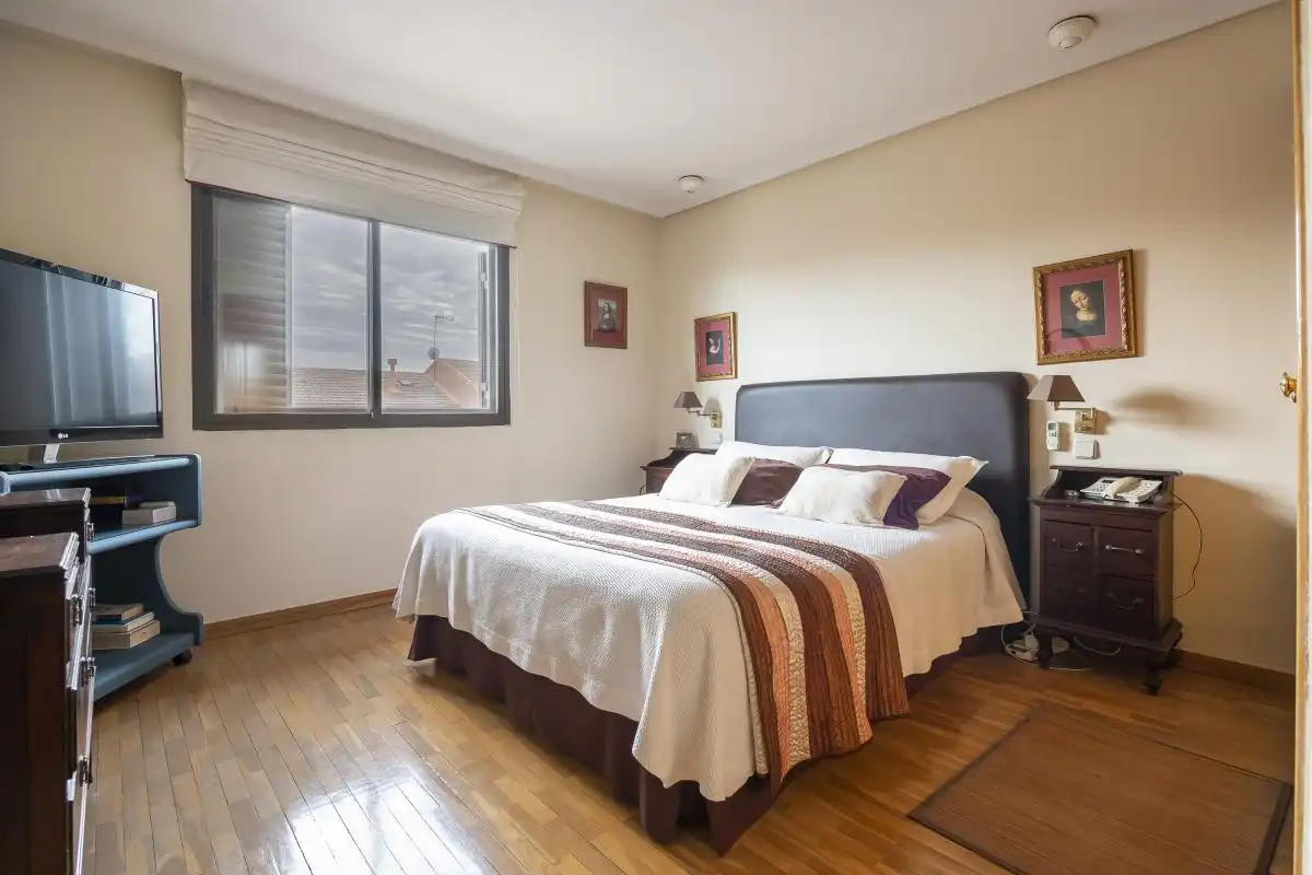 Habitación de Casa adosada en venta en Madrid con Aire acondicionado, Calefacción y Jardín privado