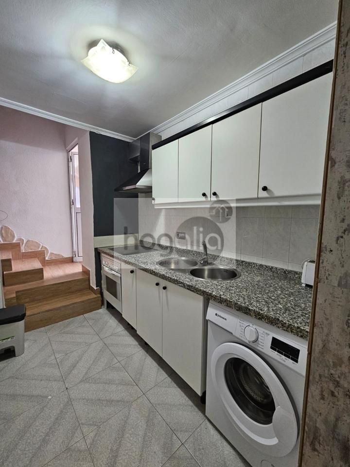 Cuina de Casa o xalet de lloguer en  Sevilla Capital amb Aire condicionat i Moblat