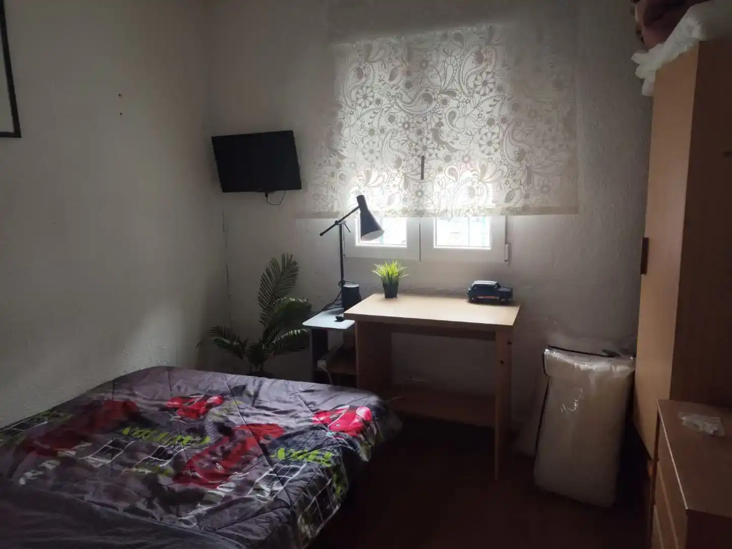 Schlafzimmer von Wohnung zur Miete in Zaragoza mit Privatgarten, Abstellraum und Möbliert