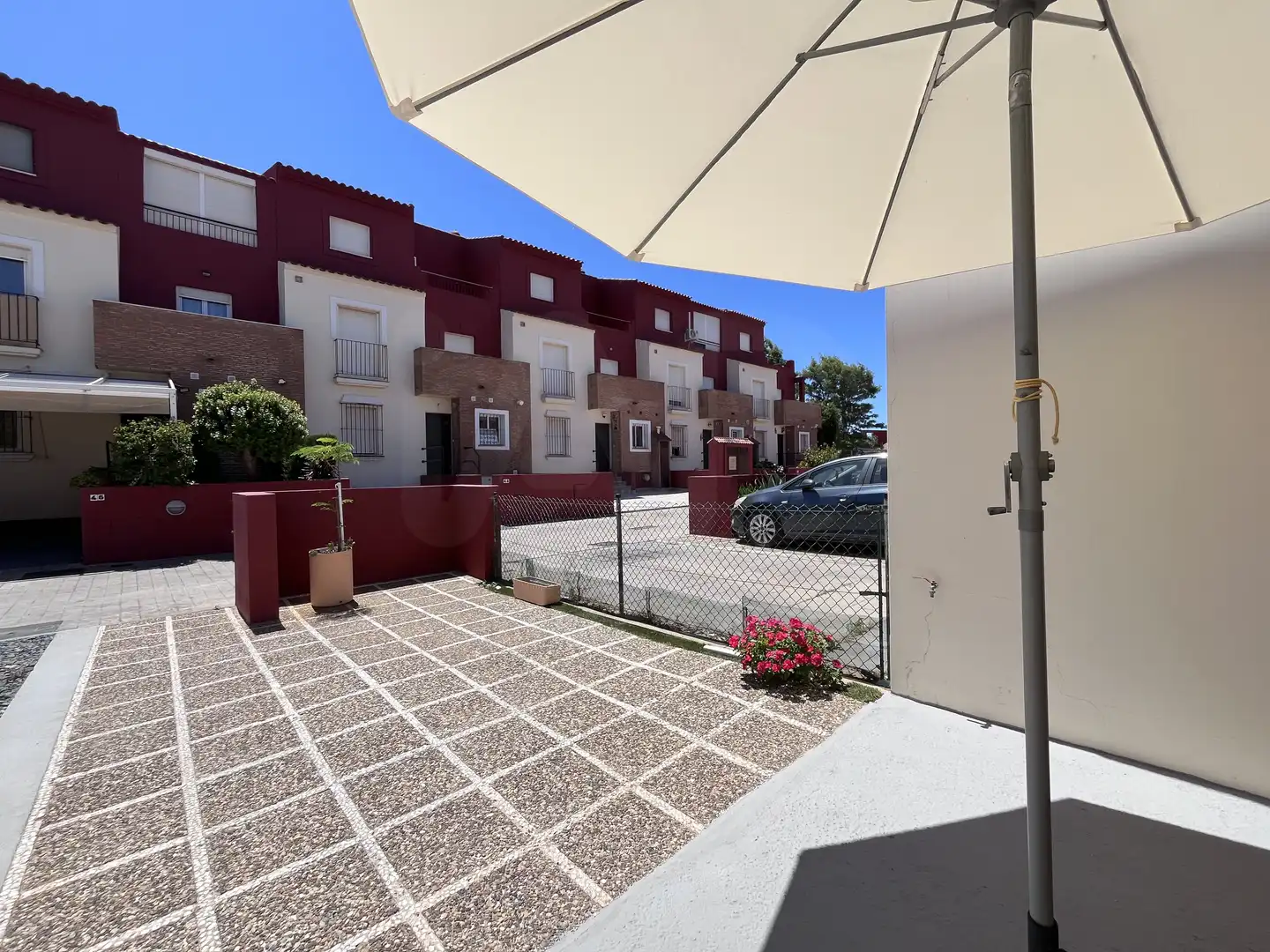 Vista exterior de Casa adosada en venta en Ayamonte con Calefacción, Terraza y Piscina