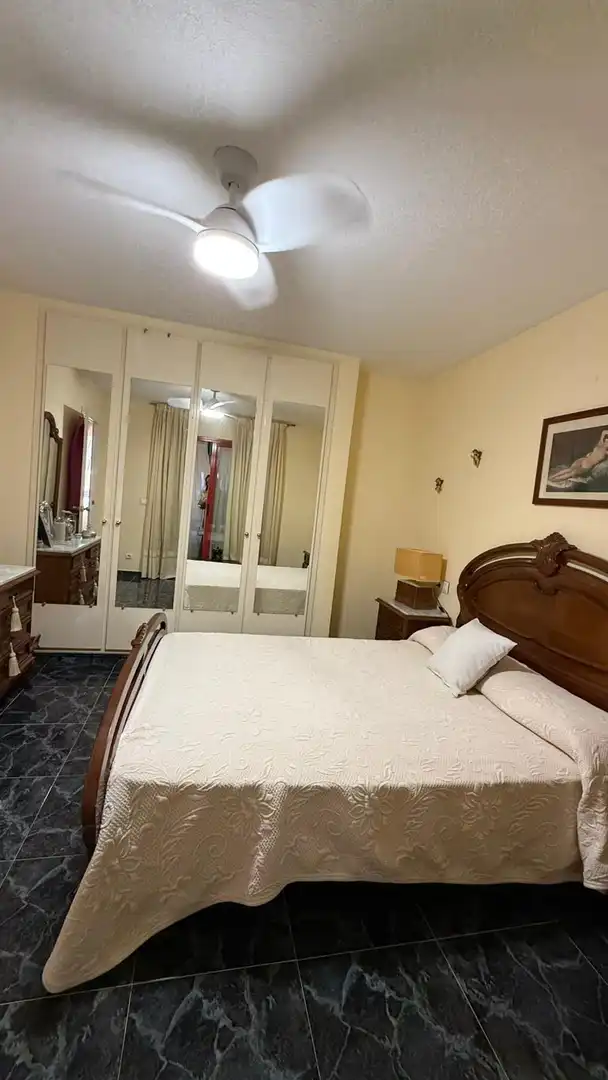 Habitación de Apartamento en venta en Benidorm con Aire acondicionado, Calefacción y Jardín privado