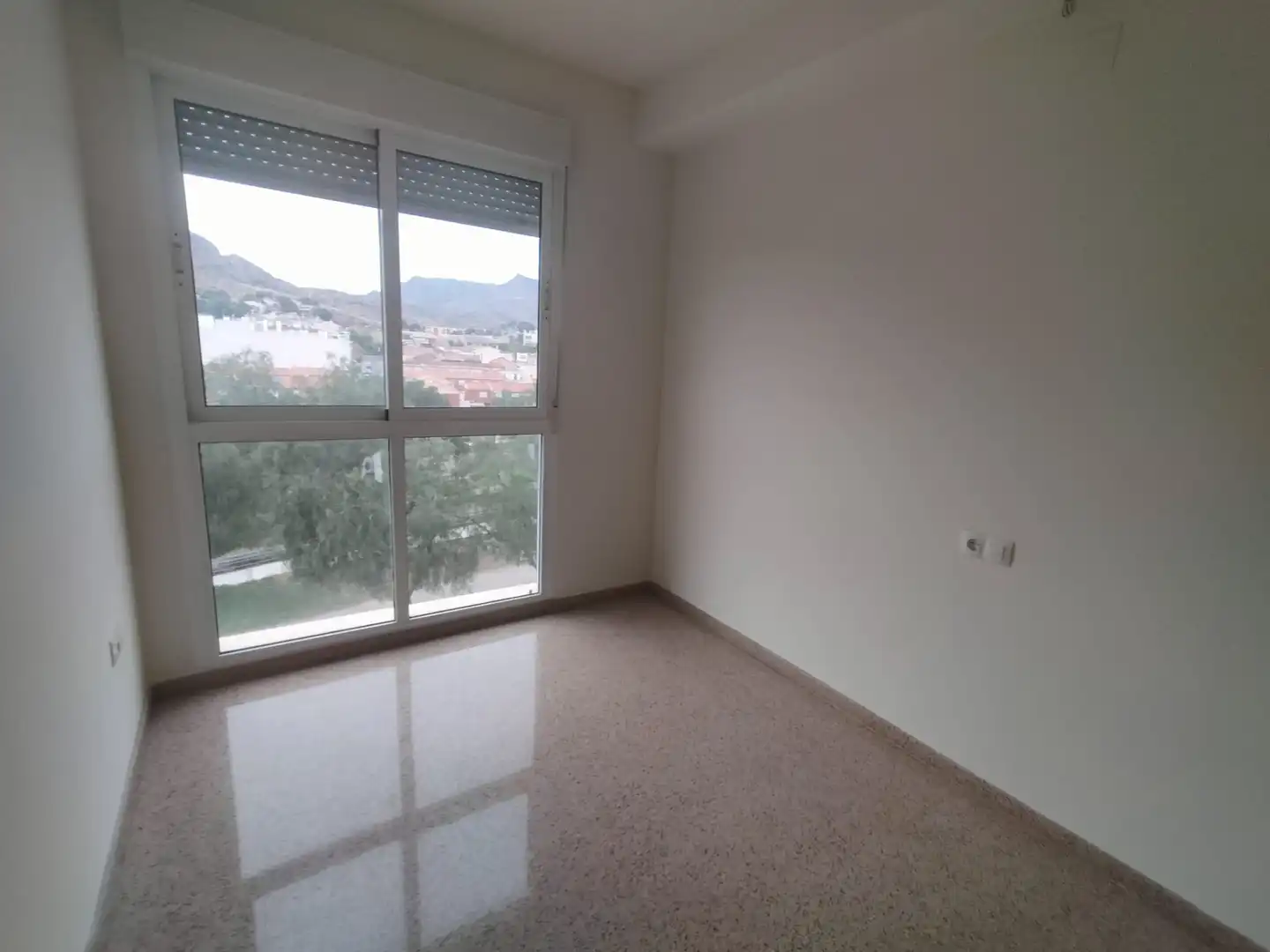 Habitación de Dúplex en venta en Elda con Calefacción, Trastero y Balcón