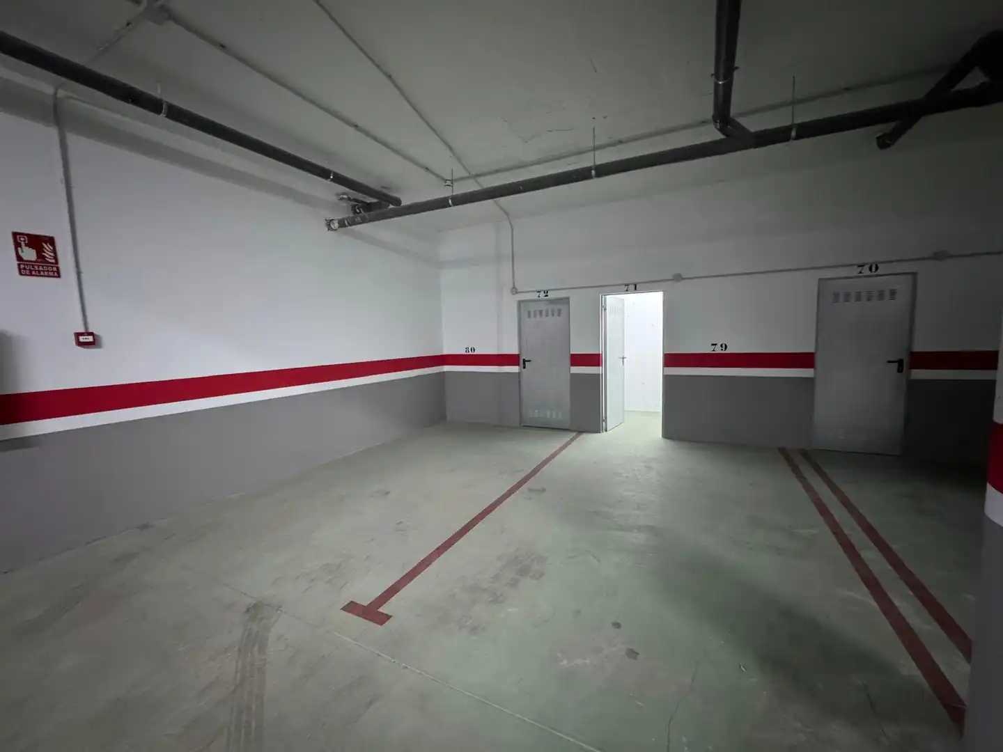 Parkplatz von Erdgeschoss zum Verkauf in Vélez-Málaga mit Klimaanlage, Privatgarten und Terrasse
