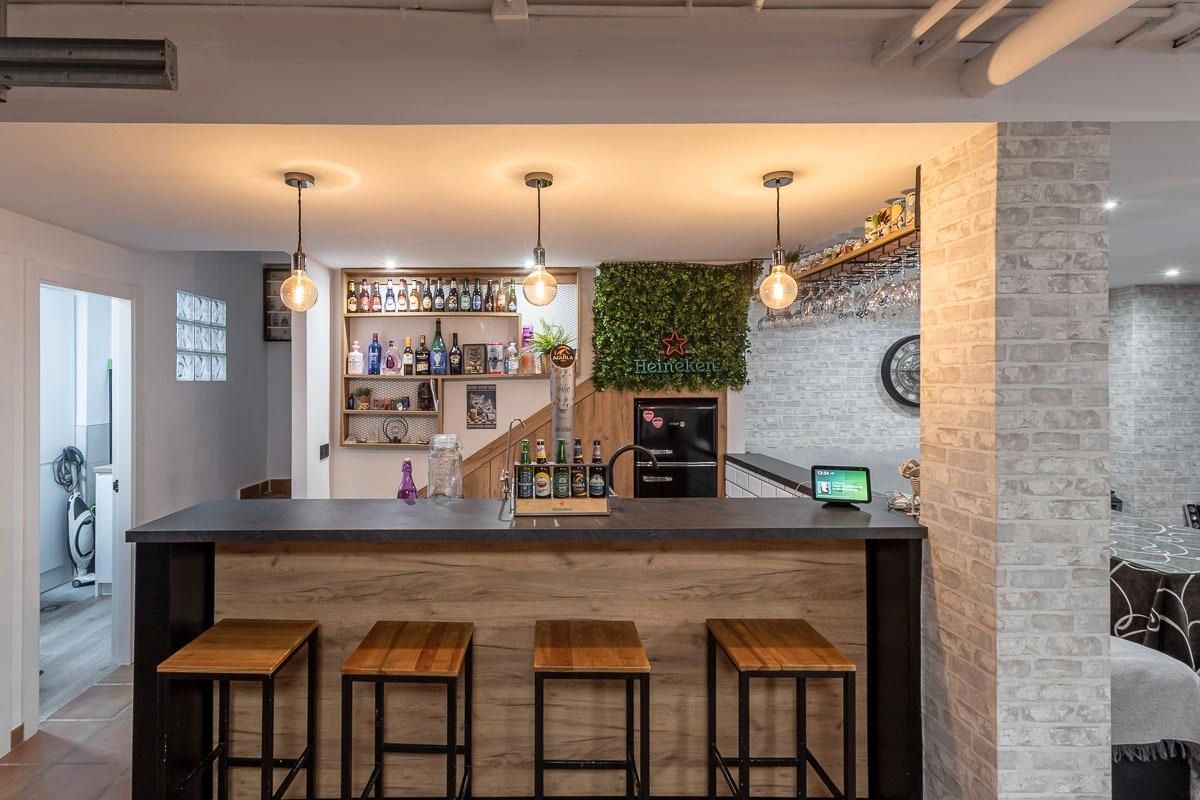 Cuina de Casa adosada en venda en Churriana de la Vega amb Aire condicionat, Calefacció i Jardí privat