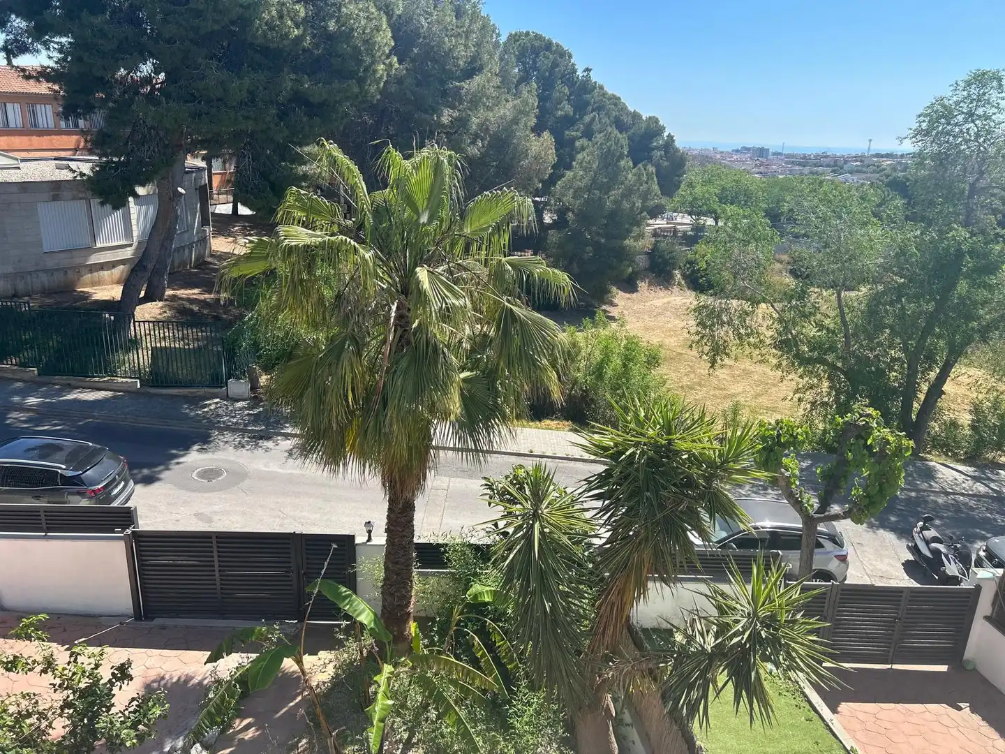 Vista exterior de Casa adosada en venta en Vilanova i la Geltrú con Aire acondicionado, Calefacción y Jardín privado
