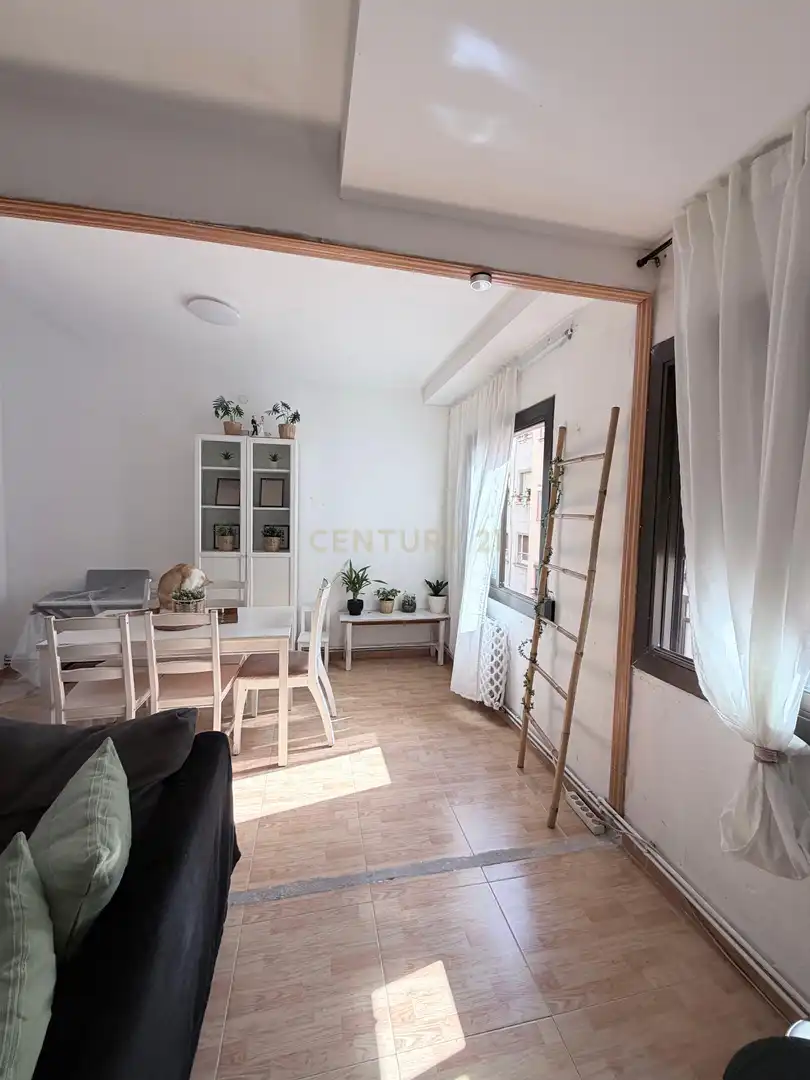 Dormitori de Apartament en venda en L'Hospitalet de Llobregat amb Forn, Rentadora i Microones