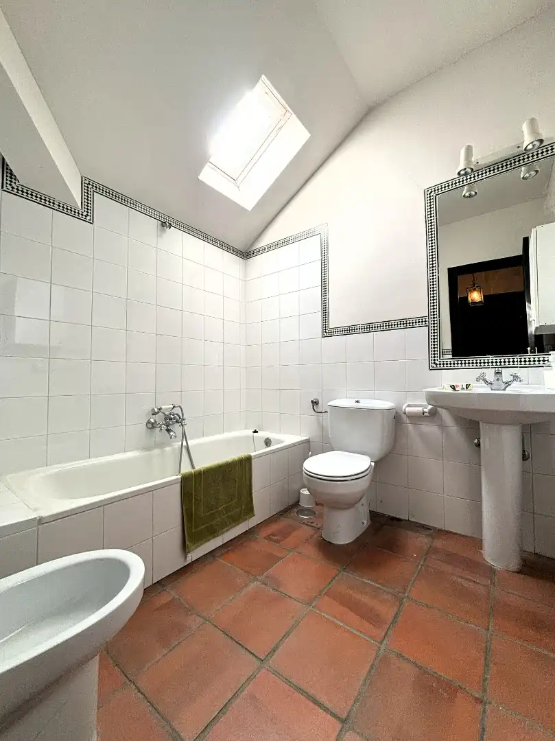 Baño de Casa adosada en venta en Real Sitio de San Ildefonso con Calefacción, Jardín privado y Parquet