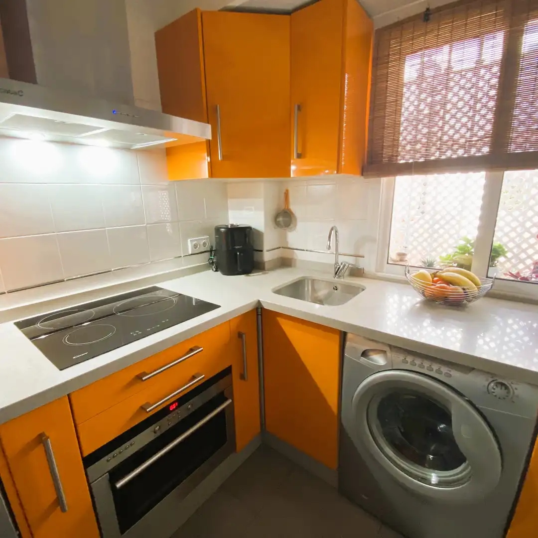 Cocina de Casa adosada en venta en Dos Hermanas con Aire acondicionado, Parquet y Trastero