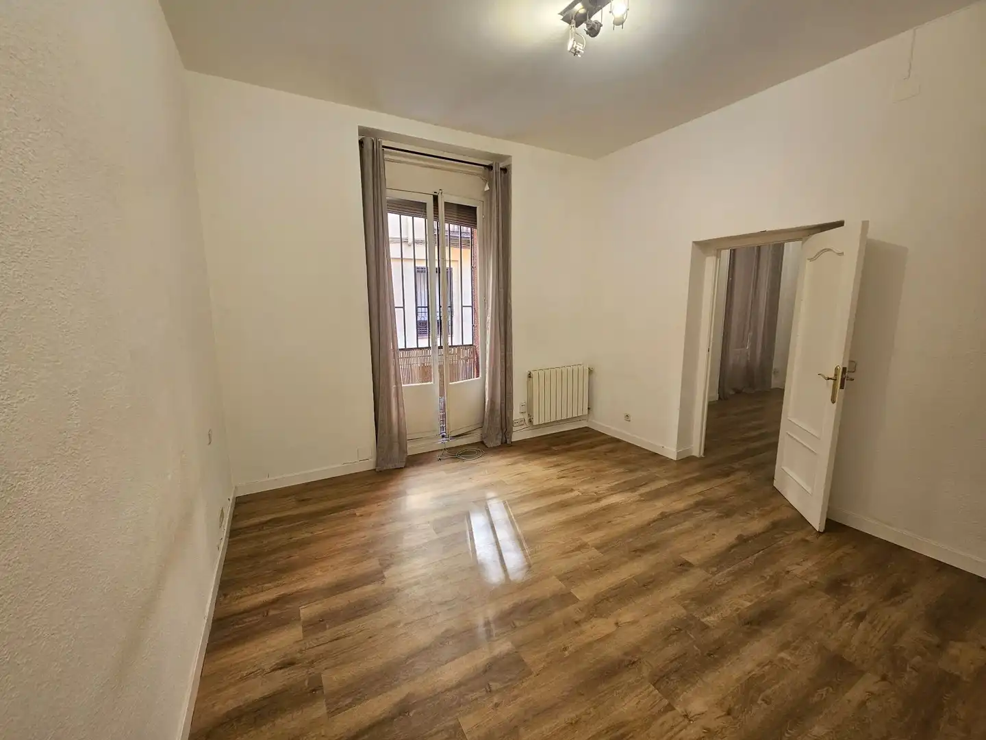 Dormitori de Apartament de lloguer en Madrid amb Calefacció