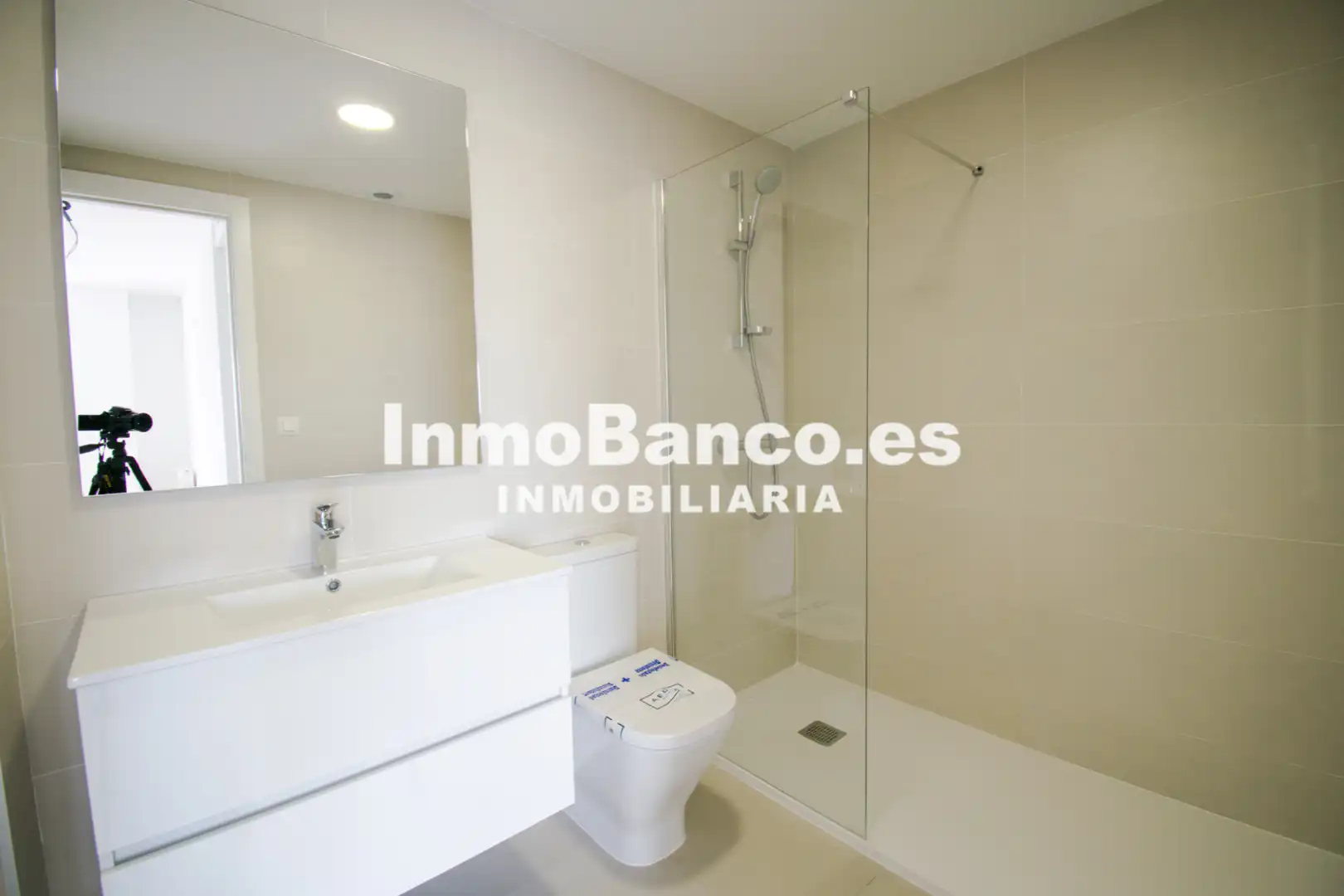 Bathroom of Flat for rent in Valencia  with Air Conditioner, Heating and Storage room