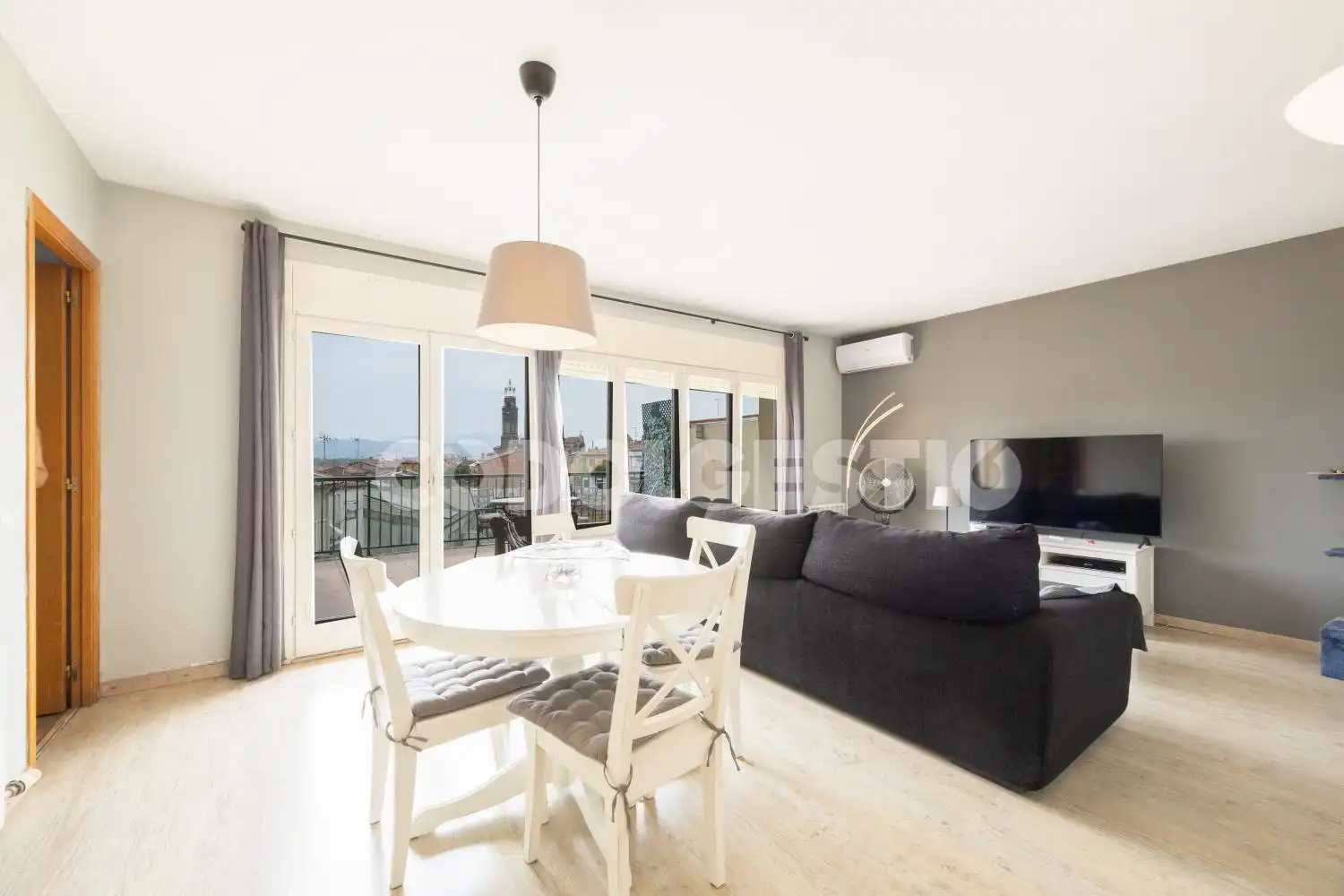 Sala de estar de Piso en venta en Manlleu con Terraza y Balcón