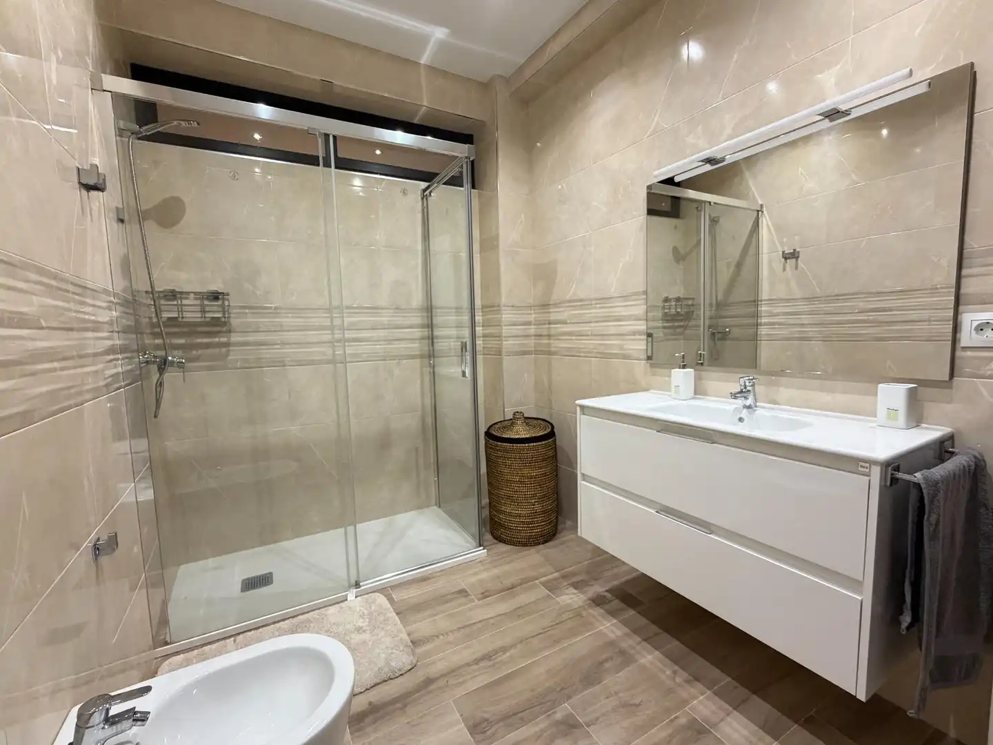 Baño de Piso de alquiler en Sevilla con Balcón
