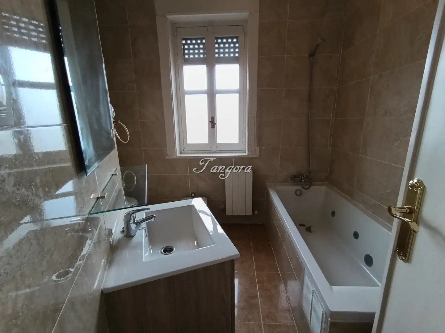 Baño de Piso de alquiler en Getxo  con Calefacción, Parquet y Horno