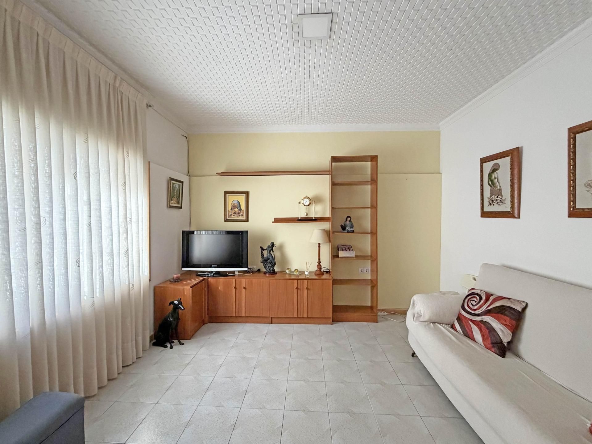 Sala de estar de Casa adosada en venta en Sabadell con Aire acondicionado, Terraza y Amueblado