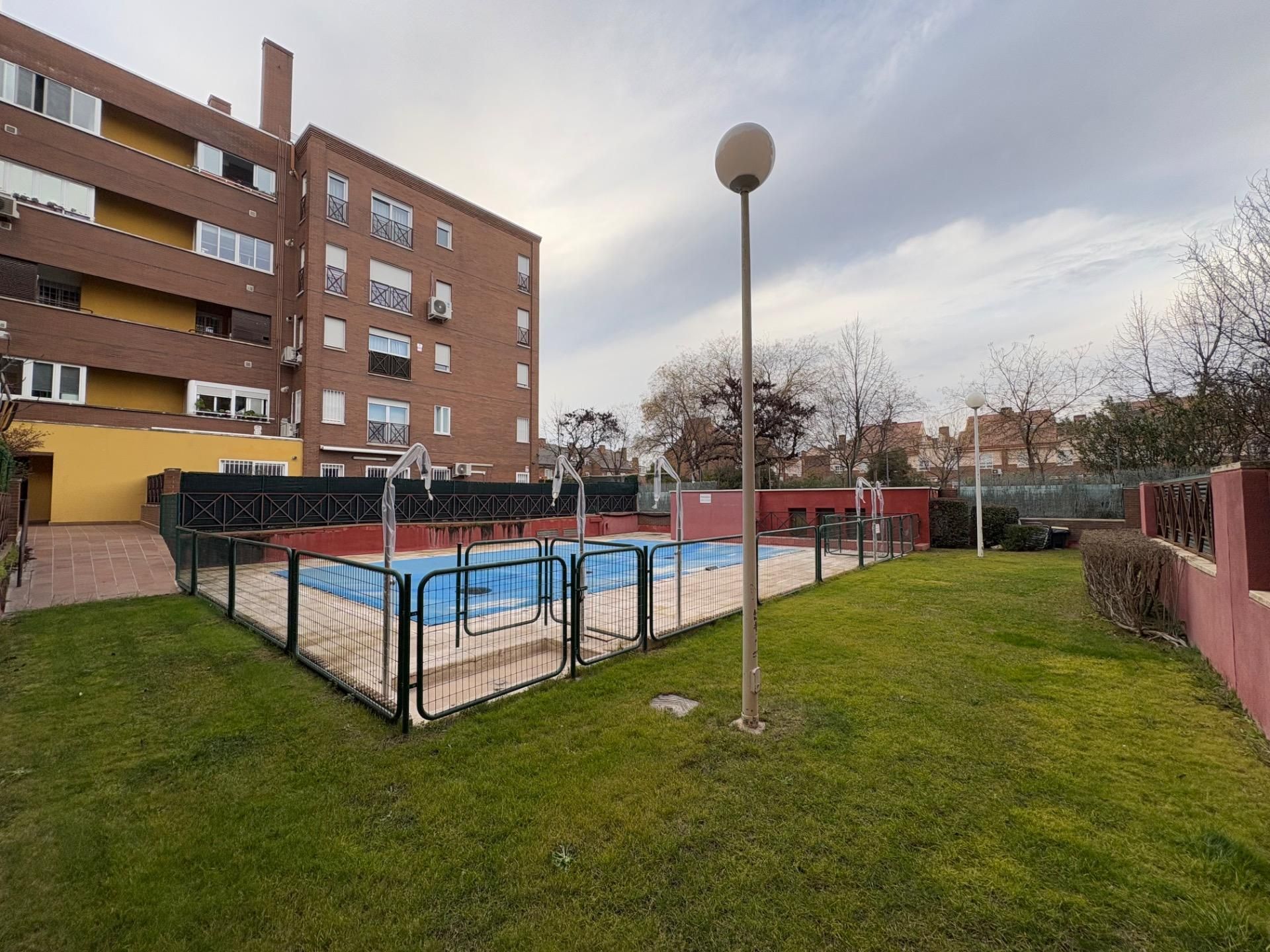 Swimming pool of Duplex for sale in Getafe  with Heating, Private garden and Terrace