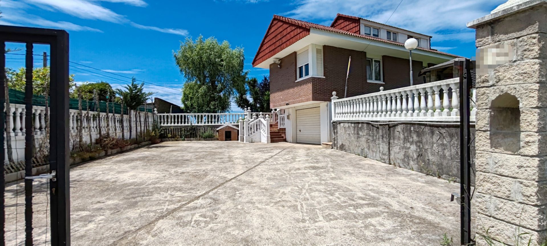 Vista exterior de Casa o xalet de lloguer en Villaescusa (Cantabria) amb Calefacció, Jardí privat i Parquet