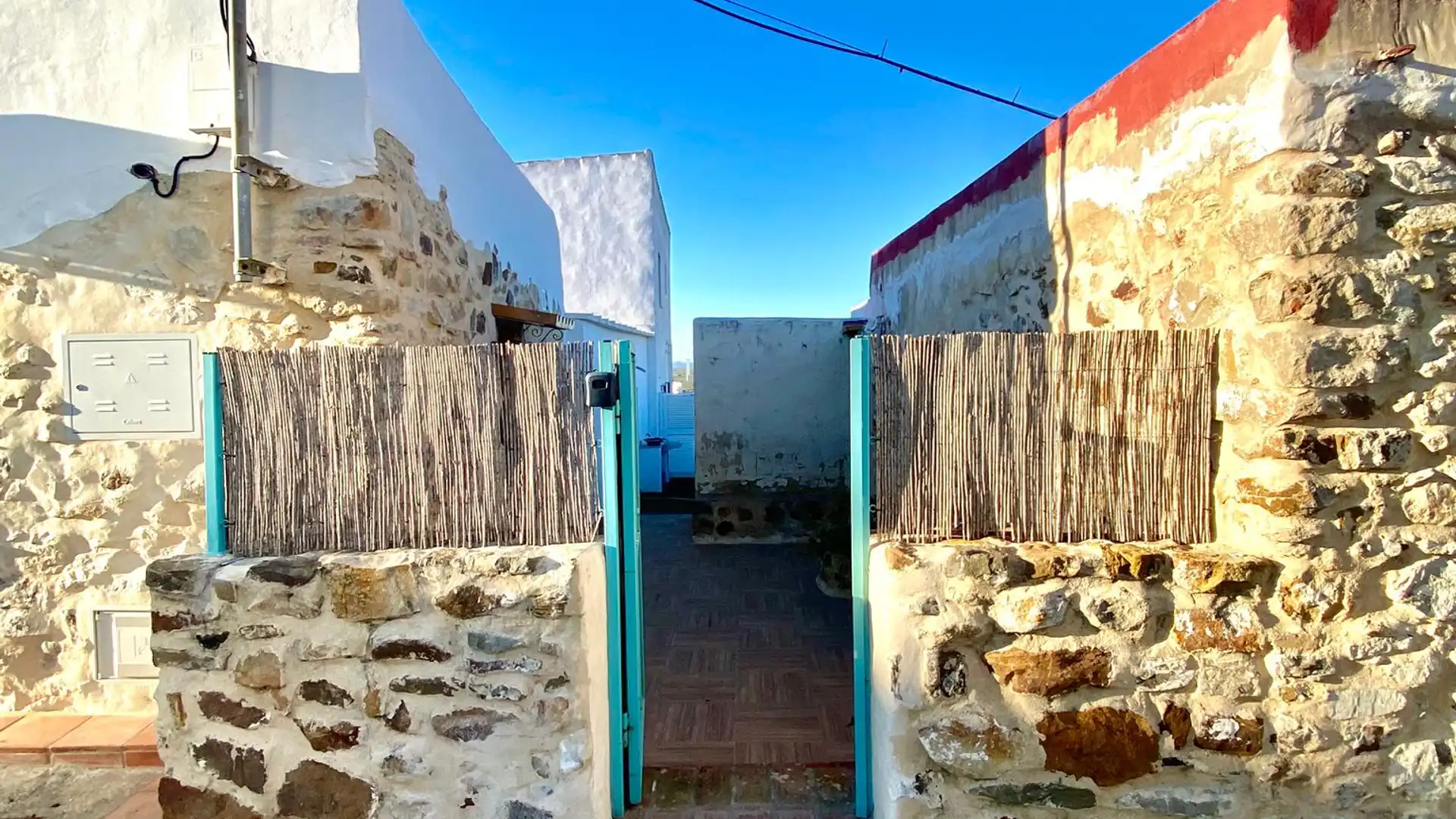 Vista exterior de Casa o chalet en venta en Tarifa con Aire acondicionado y Jardín privado