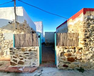 Vista exterior de Casa o xalet en venda en Tarifa amb Aire condicionat i Jardí privat