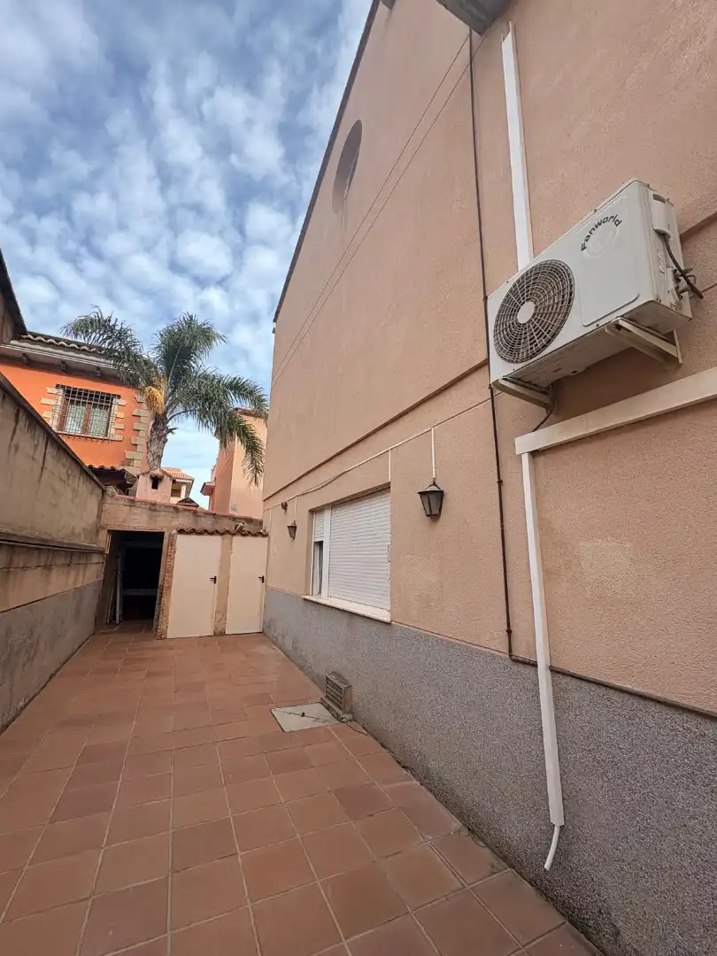 Vista exterior de Casa o chalet de alquiler en Sagunto / Sagunt con Aire acondicionado, Calefacción y Jardín privado