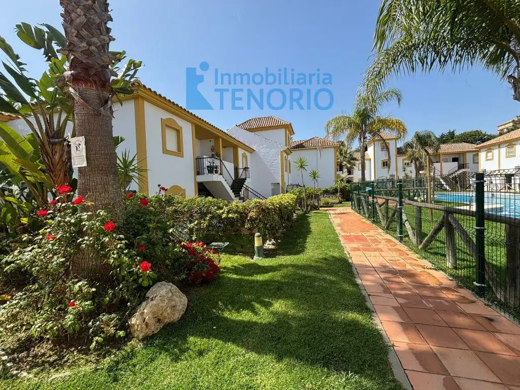 Vista exterior de Casa adosada en venta en Islantilla con Aire acondicionado, Terraza y Trastero