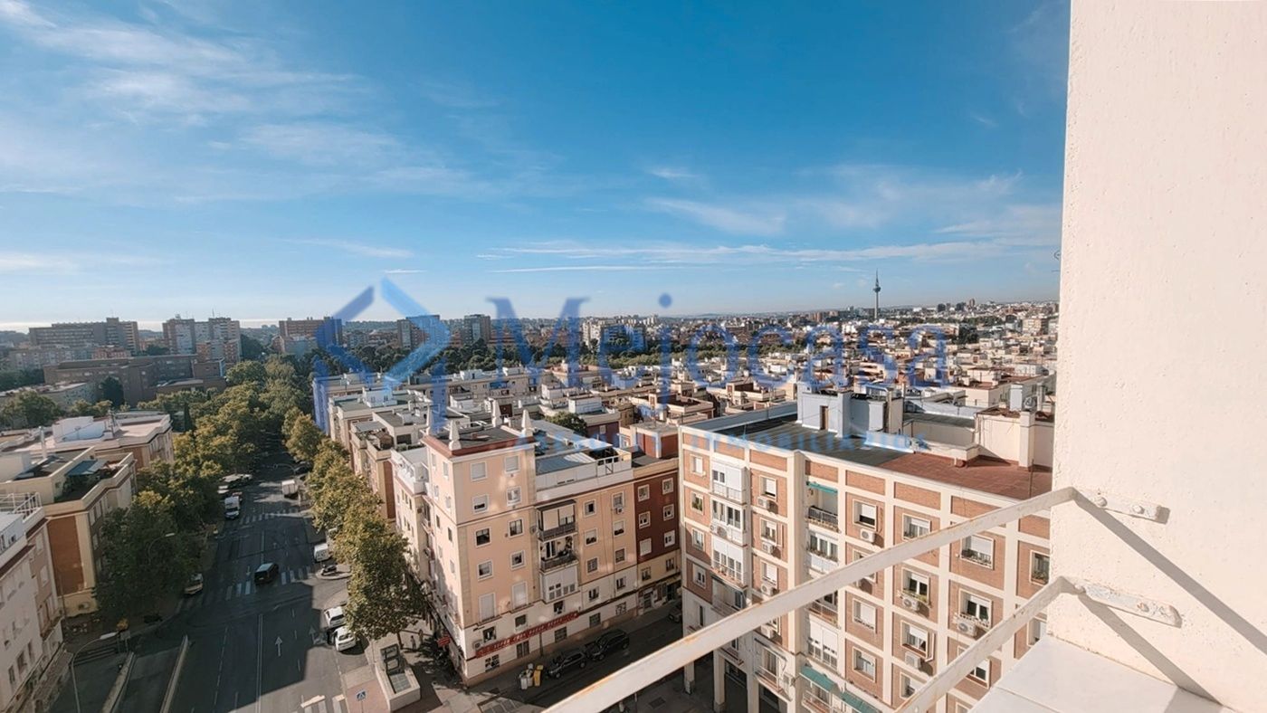 Vista exterior de Pis en venda en  Madrid Capital amb Calefacció, Parquet i Traster