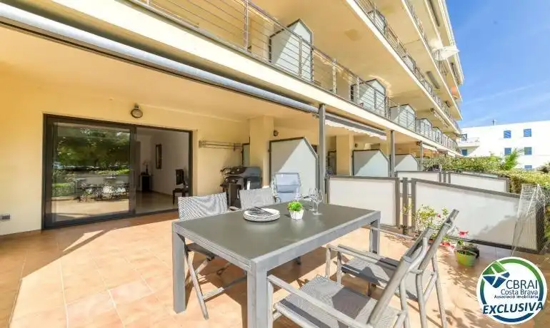 Terrace of Ground floor for sale in Roses  with Air Conditioner, Terrace and Furnished