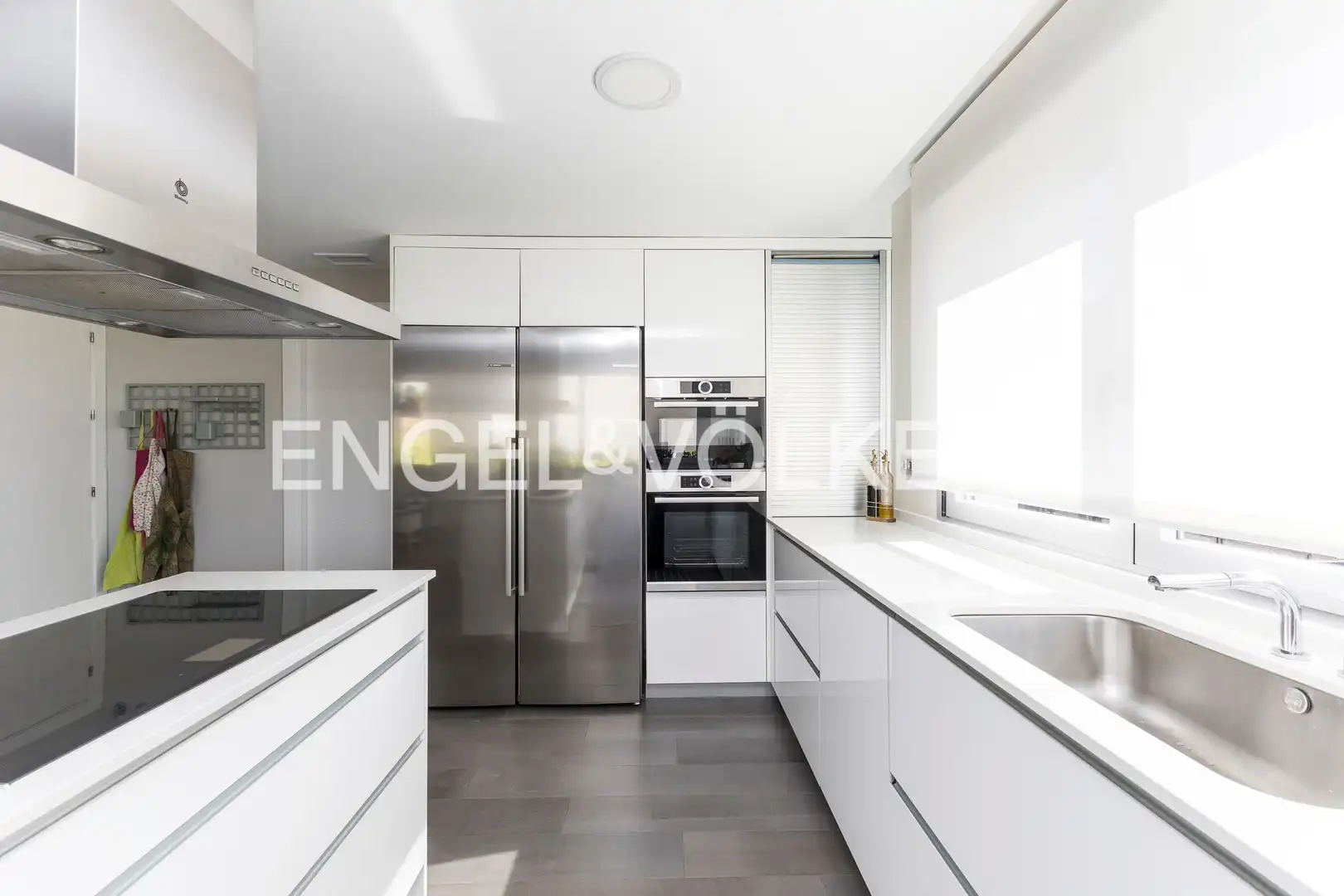 Cocina de Casa adosada en venta en Boadilla del Monte con Aire acondicionado, Calefacción y Jardín privado