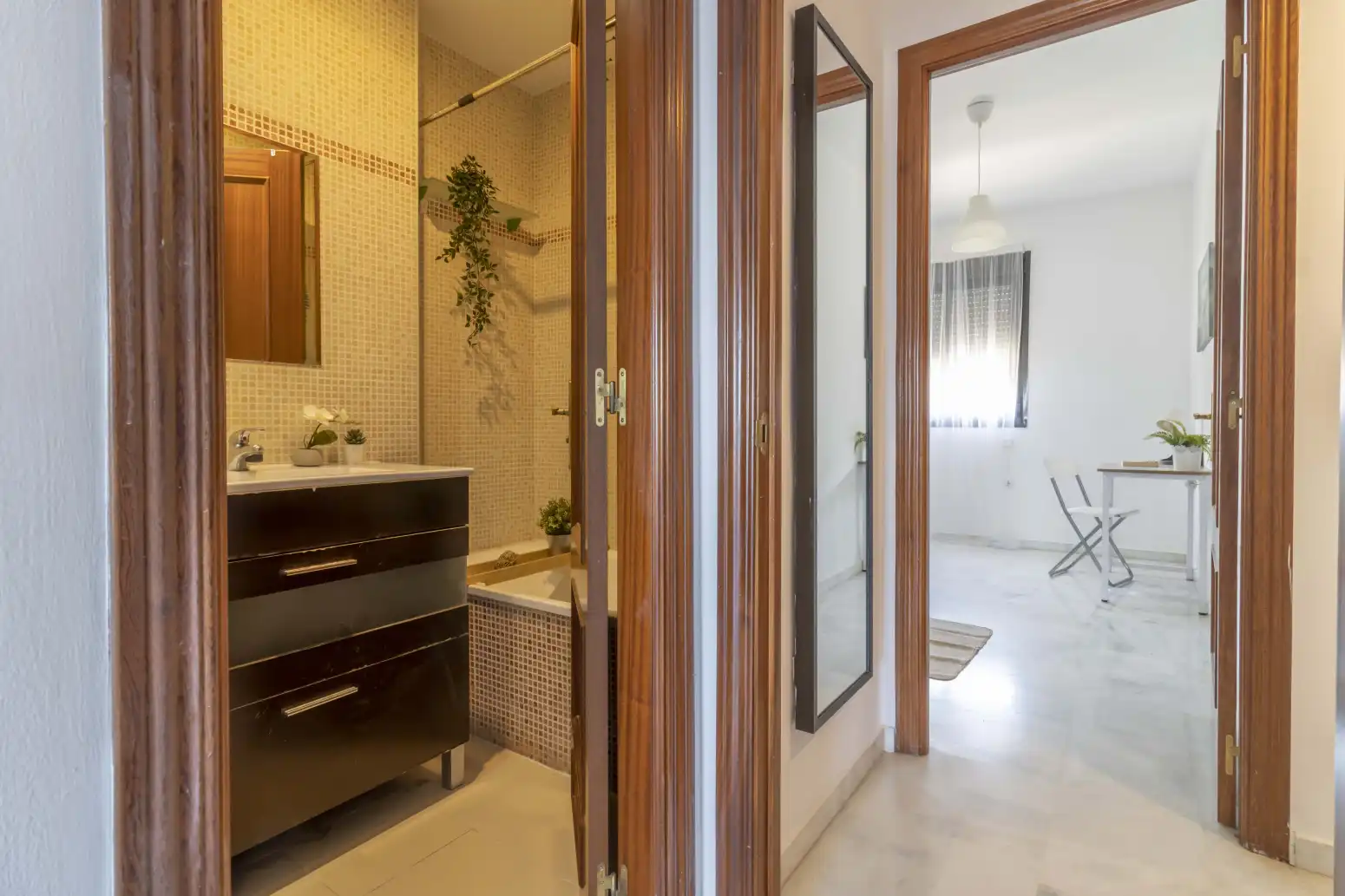 Badezimmer von Wohnung zum Verkauf in Mairena del Aljarafe mit Klimaanlage, Privatgarten und Terrasse